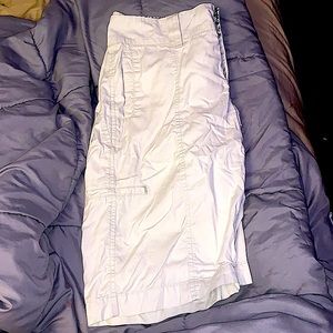 Lee Bermuda shorts white.